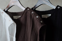 將圖片載入圖庫檢視器 Le&#39;BERU linen vest top w/pockets unisex
