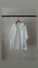 將圖片載入圖庫檢視器 Le'KAYURI embroidery Tencel summer shirt w/pockets unisex II
