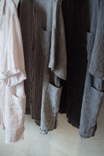 將圖片載入圖庫檢視器 Le&#39;IKUJI linen striped shirt w/pockets unisex
