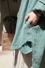 將圖片載入圖庫檢視器 Le'ElZA linen summer shirt w/pockets unisex
