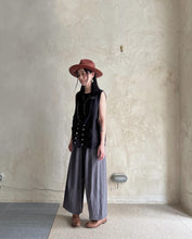 將圖片載入圖庫檢視器 Le&#39;FUKIDA ctn-linen vest unisex
