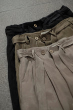 將圖片載入圖庫檢視器 Le'OKAMI Tencel-linen wrap pants unisex
