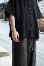 將圖片載入圖庫檢視器 Le'KAYURI embroidery Tencel summer shirt w/pockets unisex II
