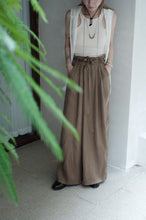 將圖片載入圖庫檢視器 Le'OKAMI Tencel-linen wrap pants unisex
