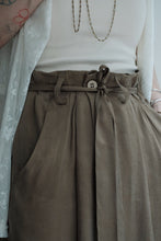 將圖片載入圖庫檢視器 Le'OKAMI Tencel-linen wrap pants unisex
