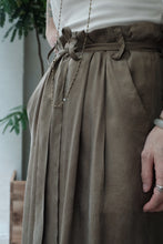 將圖片載入圖庫檢視器 Le'OKAMI Tencel-linen wrap pants unisex
