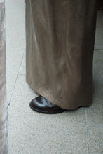 將圖片載入圖庫檢視器 Le'OKAMI Tencel-linen wrap pants unisex
