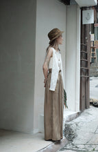 將圖片載入圖庫檢視器 Le'OKAMI Tencel-linen wrap pants unisex
