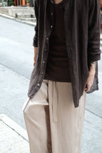 將圖片載入圖庫檢視器 Le'OKAMI Tencel-linen wrap pants unisex
