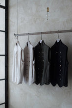 將圖片載入圖庫檢視器 Le'BENIYA double breasted vest unisex
