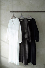 將圖片載入圖庫檢視器 Le&#39;FRENCH puff-sleeve linen one piece w/pockets 2.0
