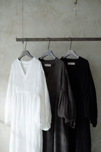 將圖片載入圖庫檢視器 Le&#39;FRENCH puff-sleeve linen one piece w/pockets 2.0
