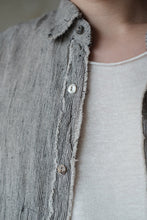 將圖片載入圖庫檢視器 Le&#39;IKUJI linen striped shirt w/pockets unisex
