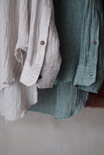 將圖片載入圖庫檢視器 Le'ElZA linen summer shirt w/pockets unisex
