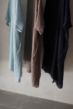 將圖片載入圖庫檢視器 Le'UKIDA linen long top w/pockets unisex
