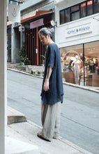 將圖片載入圖庫檢視器 Le'UKIDA linen long top w/pockets unisex

