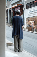 將圖片載入圖庫檢視器 Le'UKIDA linen long top w/pockets unisex
