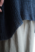 將圖片載入圖庫檢視器 Le'UKIDA linen long top w/pockets unisex
