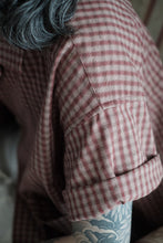 將圖片載入圖庫檢視器 Le'PARUKI Tencel short-sleeved shirt w/pockets unisex
