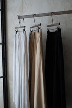 將圖片載入圖庫檢視器 Le&#39;OKADA linen Midiskirt
