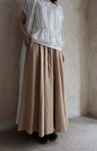 將圖片載入圖庫檢視器 Le&#39;OKADA linen Midiskirt
